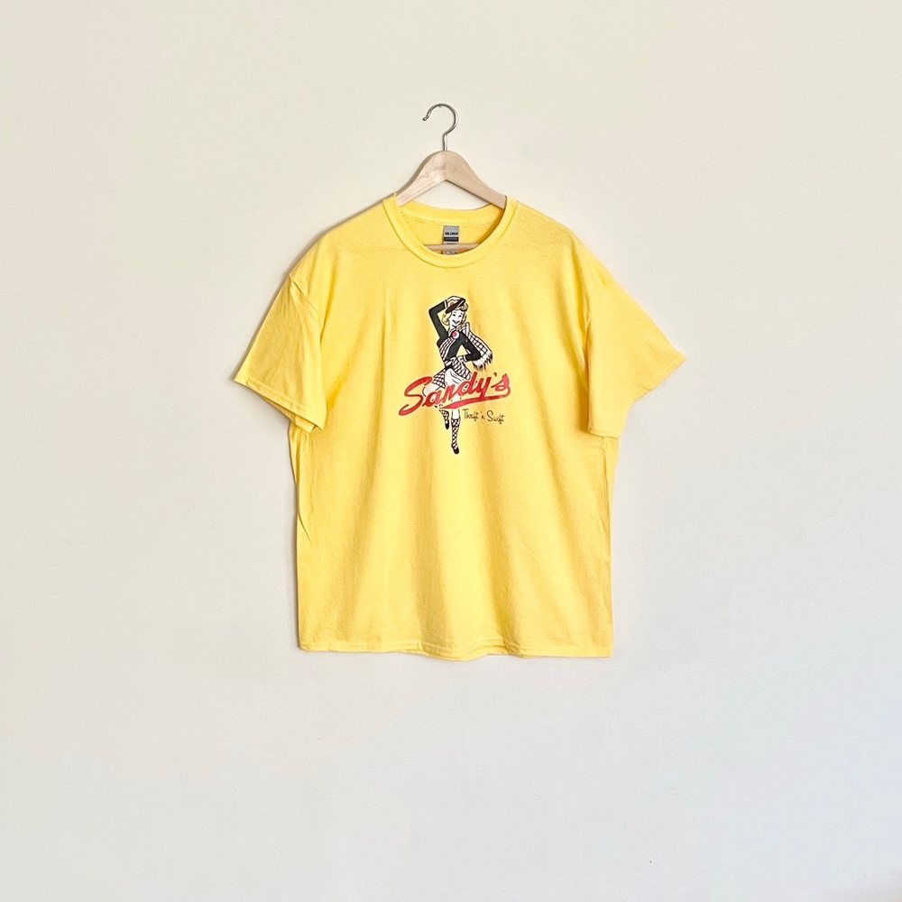 NEW Sandy’s Hamburgers Thrift’n Swift Retro Graphic Yellow T Shirt Adult XL